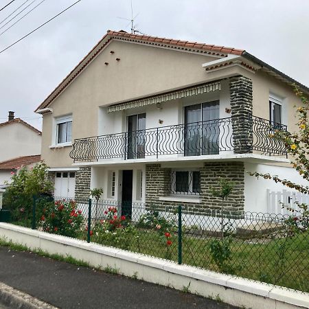 -Comme à la Maison- Jardin, Véranda, Idéal familles et Business Niort Exterior foto