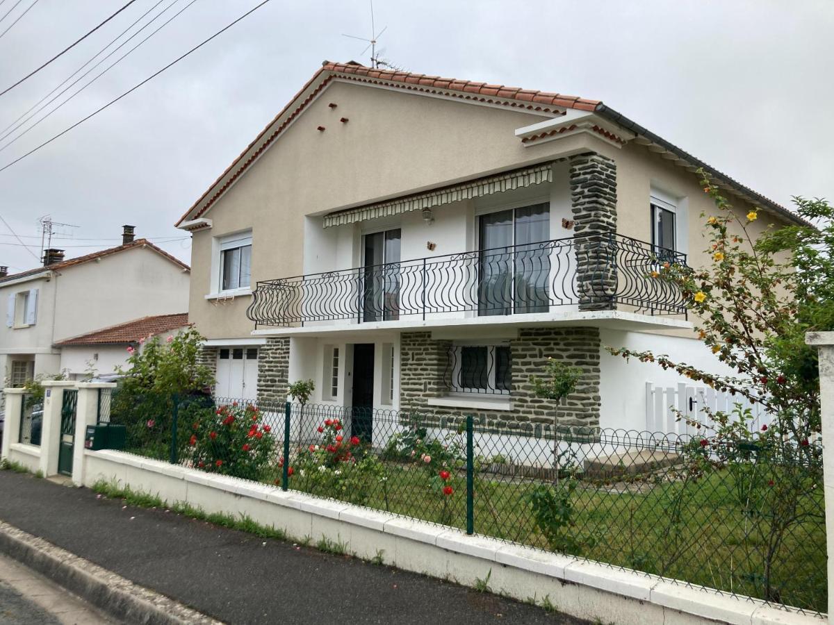 -Comme à la Maison- Jardin, Véranda, Idéal familles et Business Niort Exterior foto